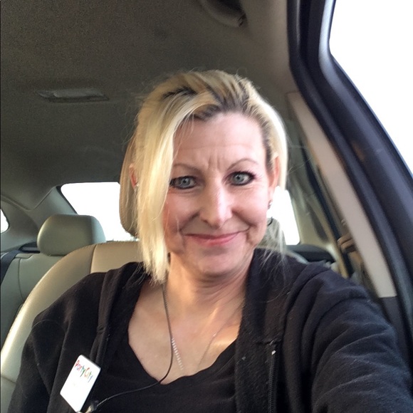 Meet your Posher, Angie - Picture 1 of 1